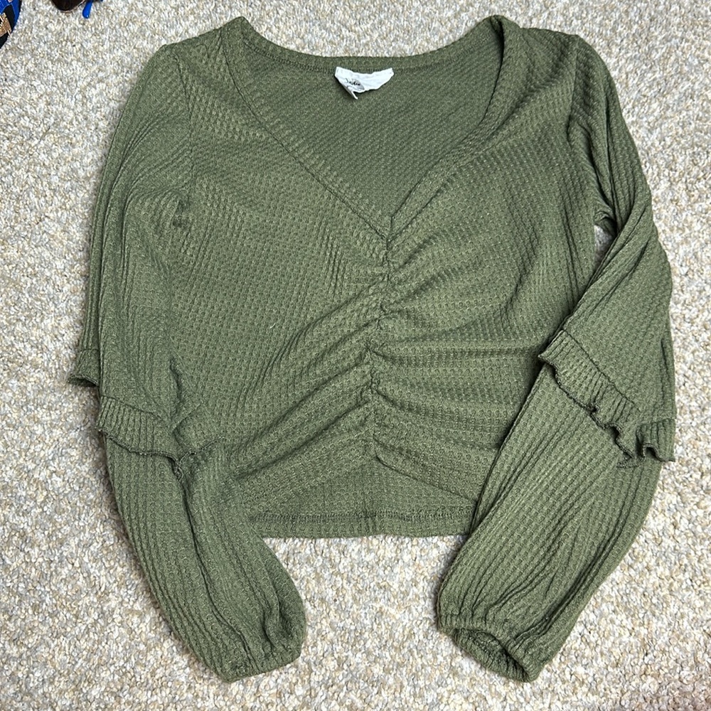 Super cute and cozy Top!!